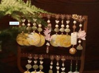 昆山玉碎凤凰叫，芙蓉泣露香兰笑。