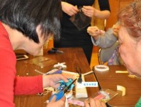 令人齿冷：讽刺与嘲笑中的深刻含义