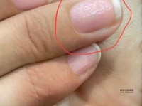 探索“坑坑洼洼”的近义词：凹凸不平、崎岖不平等