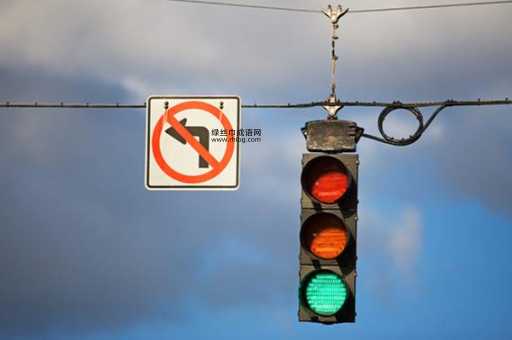 开绿灯造句(换来的经济效益真的值得吗)