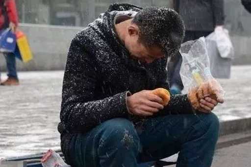 并日而食:揭示穷困生活的艰难处境