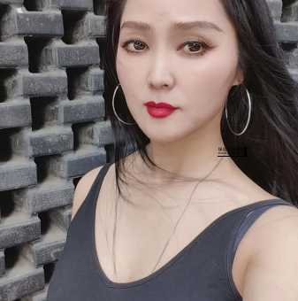 如何理解“天真”的反义词:老练、世故与成熟的区别