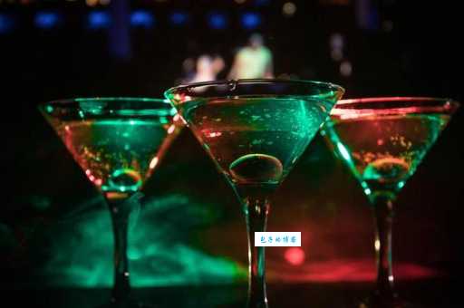 你知道灯红酒绿是什么意思吗?揭秘灯红酒绿的典故和应用