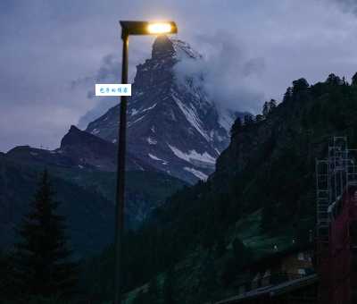 Matterhorn是什么意思？Matterhorn怎么读？Matterhorn例句及用法