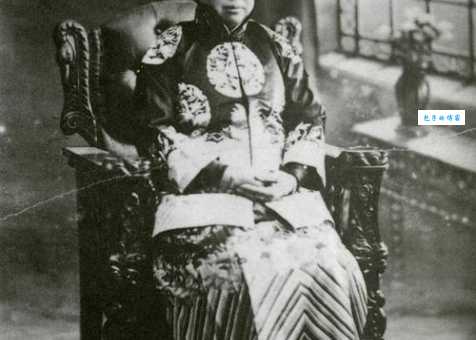 诰命夫人什么意思？诰命夫人四字成语意思解释、出处