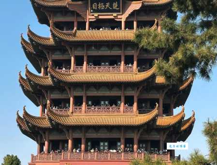 昔人已乘黄鹤去，此地空余黄鹤楼。
