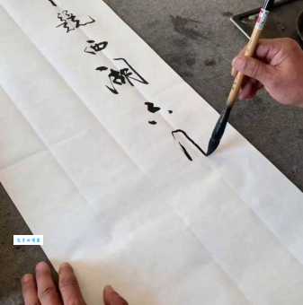 毕竟西湖六月中，风光不与四时同。
