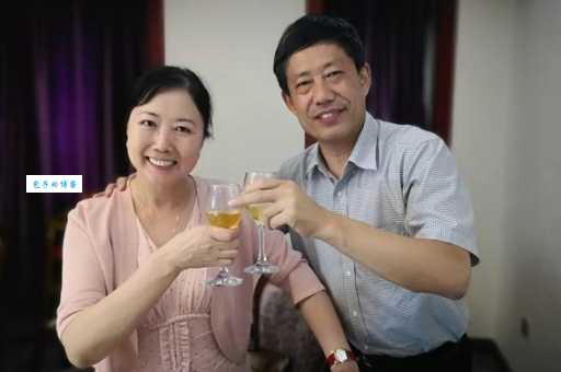 交头接耳的意思和近义词 这些词也能表达悄悄话
