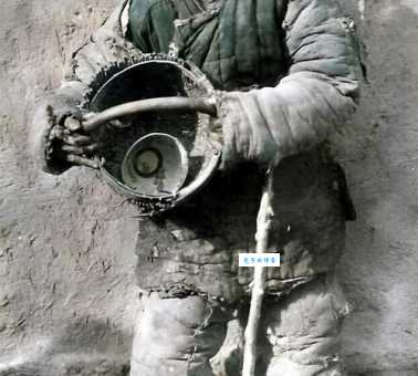 褴褛的意思详解 如何正确使用褴褛这个词语