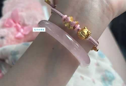 桃腮杏脸是什么意思?详细解释让你不再疑惑!